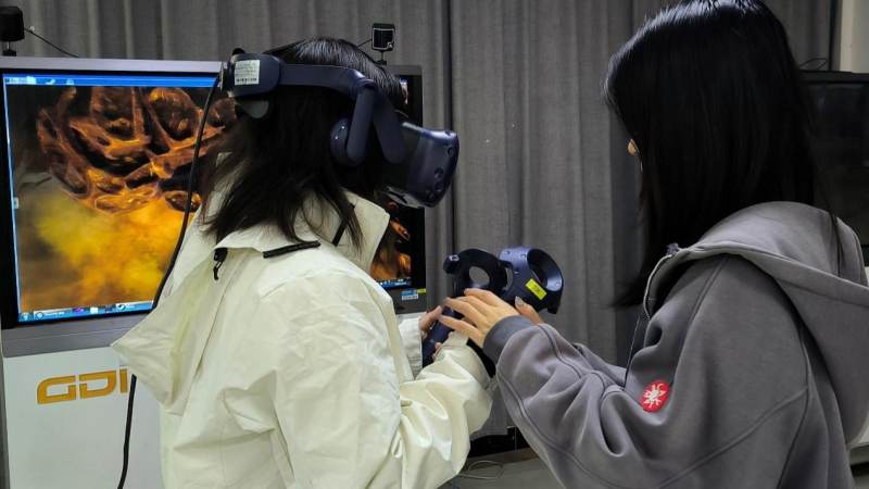 VR体验馆体感外设新品情报速递：从动感座椅到力反馈手套